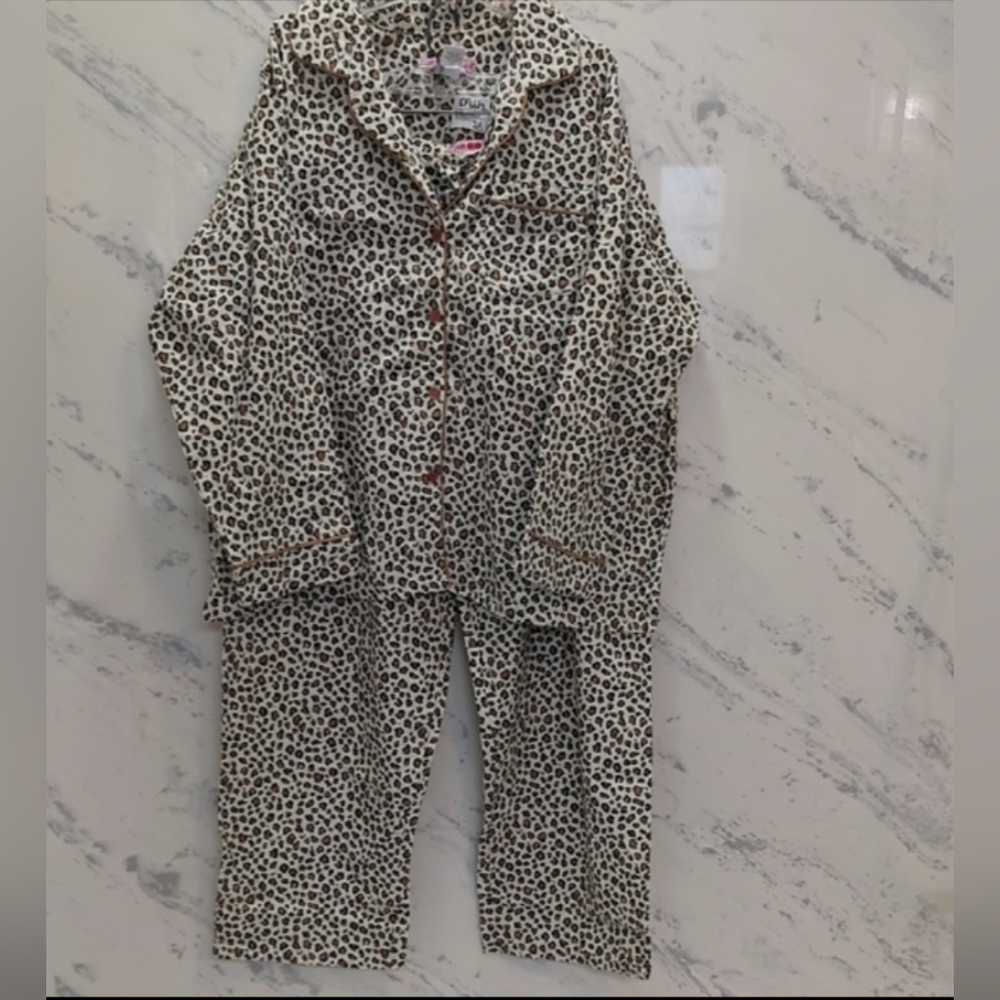 Stylish Leopard Print Pajama Set